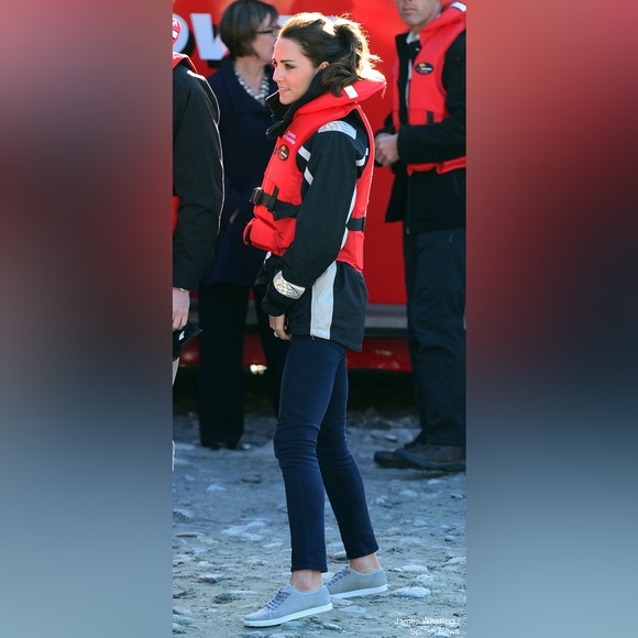 Mint Velvet Bibi Plimsolls Sneakers Size EU 39 / UK 6 / US 8 ASO KATE MIDDLETON - Picture 2 of 12